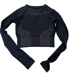 PrettyLittleThing Black Long Sleeve Crop Top